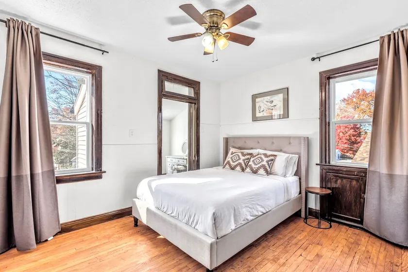 Holly Hills Gem! In Unit W/D*Spacious 2F Apartment - Image 1