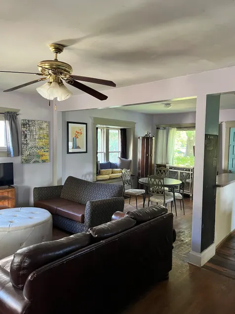 Beautiful family home, space for 10, big backyard - Image 1