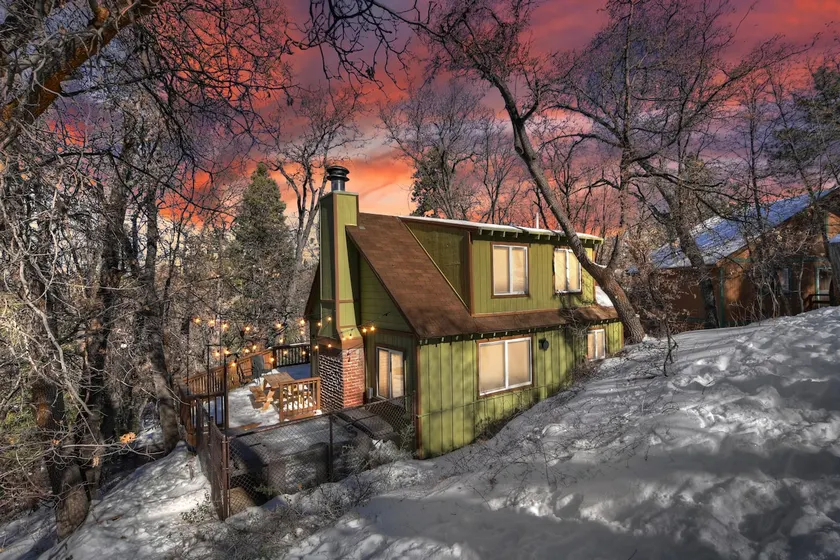 Treetop Hideaway | Hot Tub + Near the Slopes - Image 1