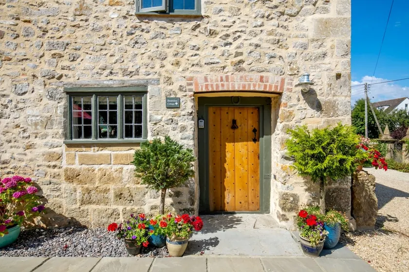 Bramley Cottage Romantic Bolthole Sleeps 2 (Dog Friendly) Near Award Winning Pub - Image 1