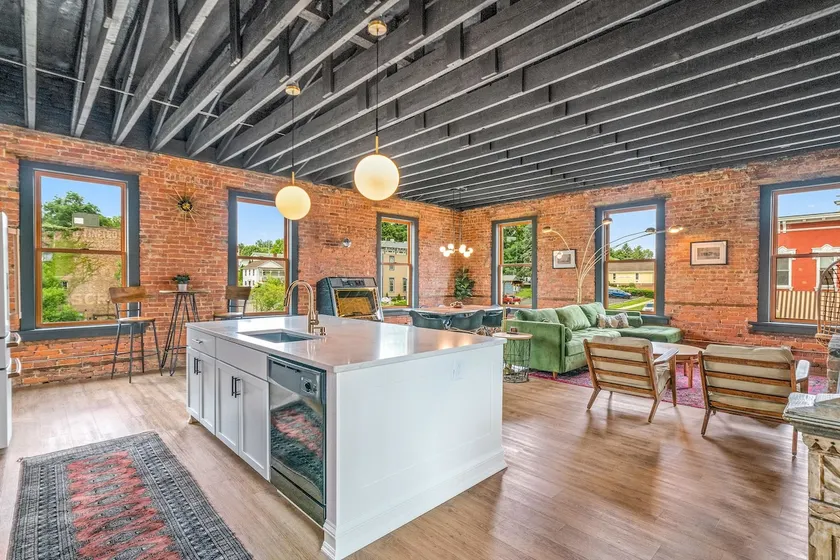 Downtown Brick Loft Above The Exchange Coffee Co - Image 1