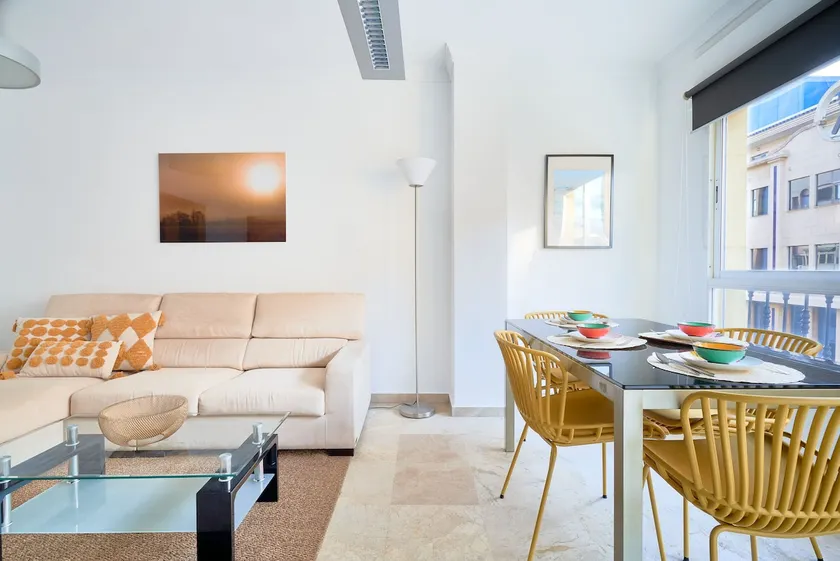 Downtown Malaga 3 bedrooms. Parking included. - Image 1