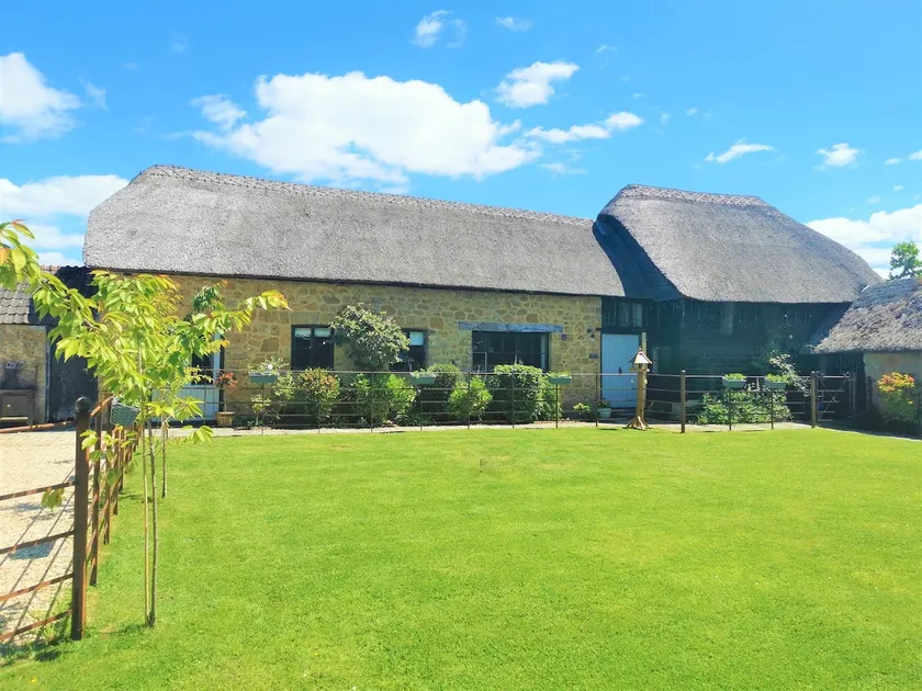 Beautiful Thatched Barn in Somerset - sleeps 6 - Image 1