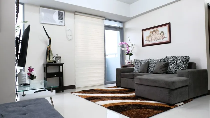 Agréable appartement convivial et familial avec piscine et jardin | Vue ville - Image 1