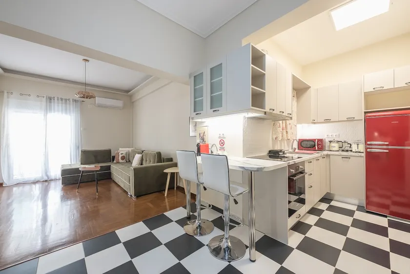 Fully renovated Retro themed central apartment - Image 1