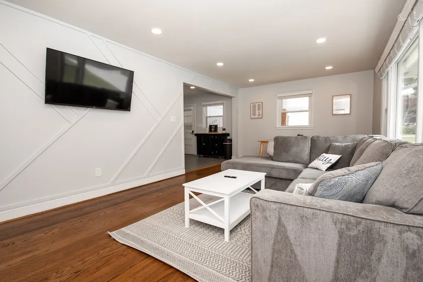 MidCentury 3BR: 15 to Downtown w/ firepit & KingBd - Image 1