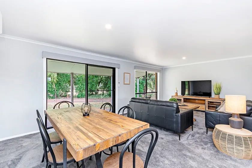 Acacia Park Farm Guest House. - Image 1