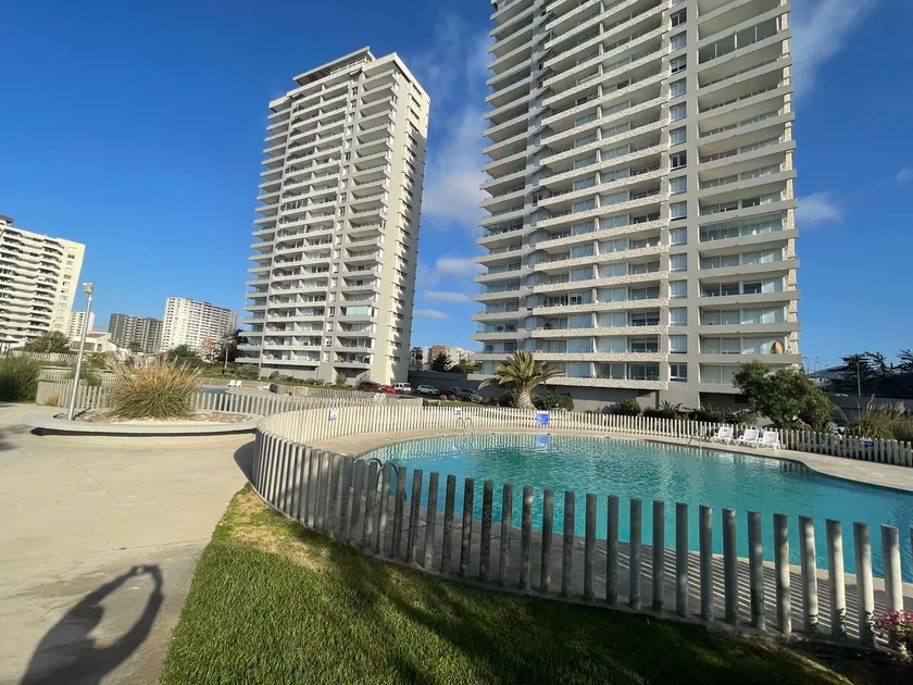 Apartment in a beautiful first-line condominium - Image 1
