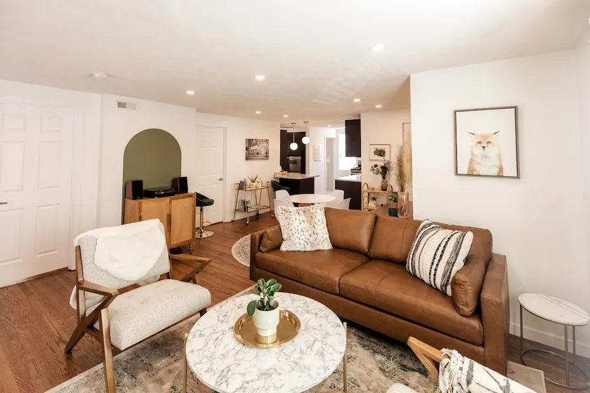 Modern Dundee 3 BR Farmhouse - Walk to Restaurants - Image 1