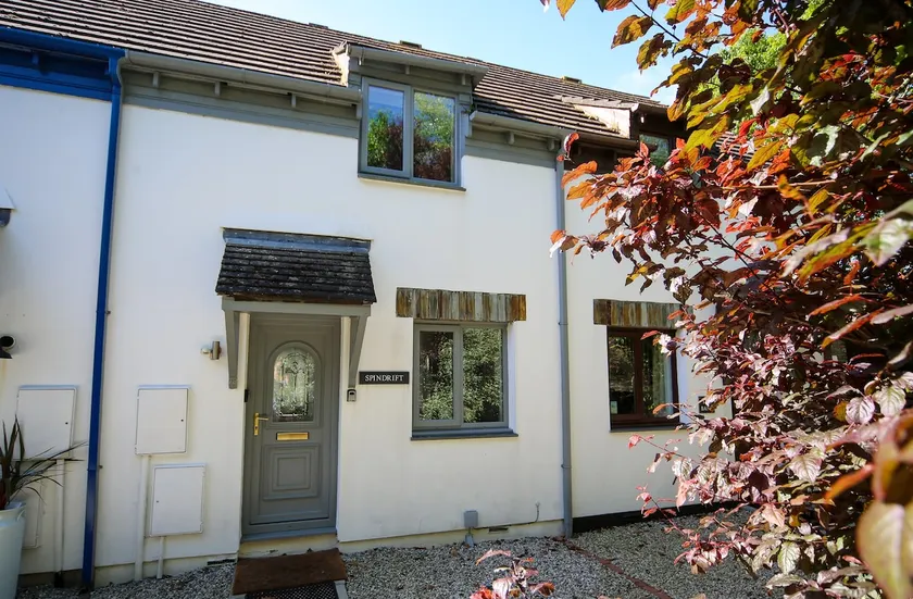 SPINDRIFT, Padstow, peaceful, views, parking - 10min walk to harbour - Image 1