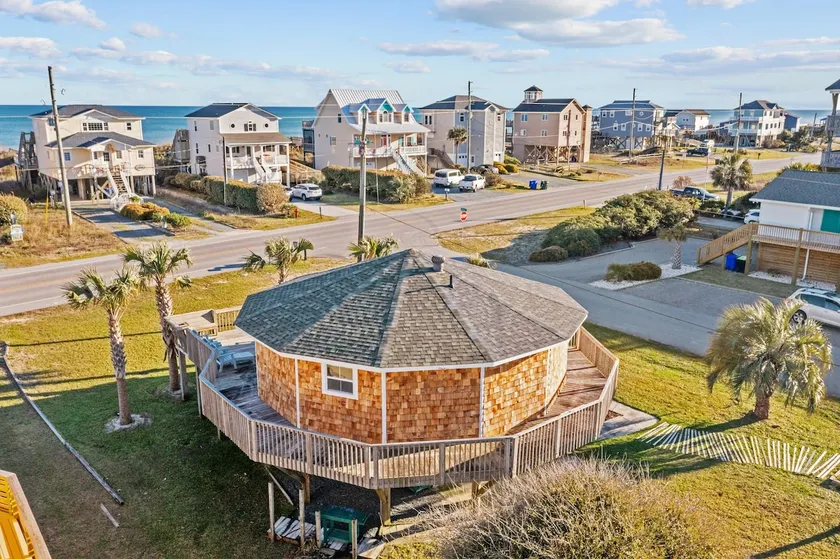 Boho Round House, 2nd Row with Beach Across Street - Image 1
