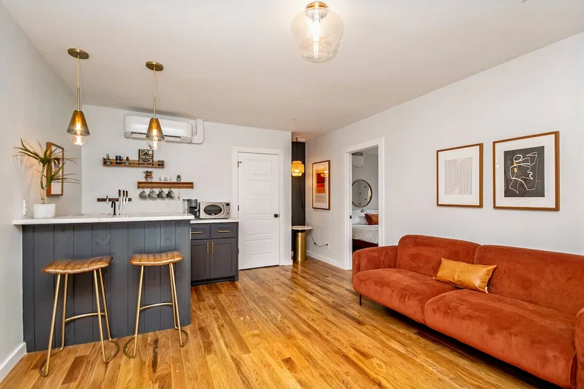 1 11Mi to Bathhouses, DTWN | King Bed| Fast WiFi - Image 1