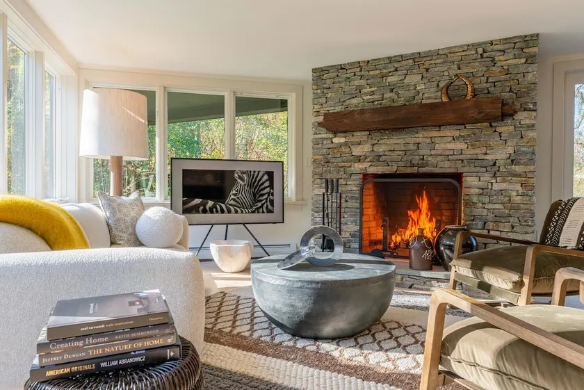Cozy, bright 3-bedroom Cottage with fireplace. - Image 1