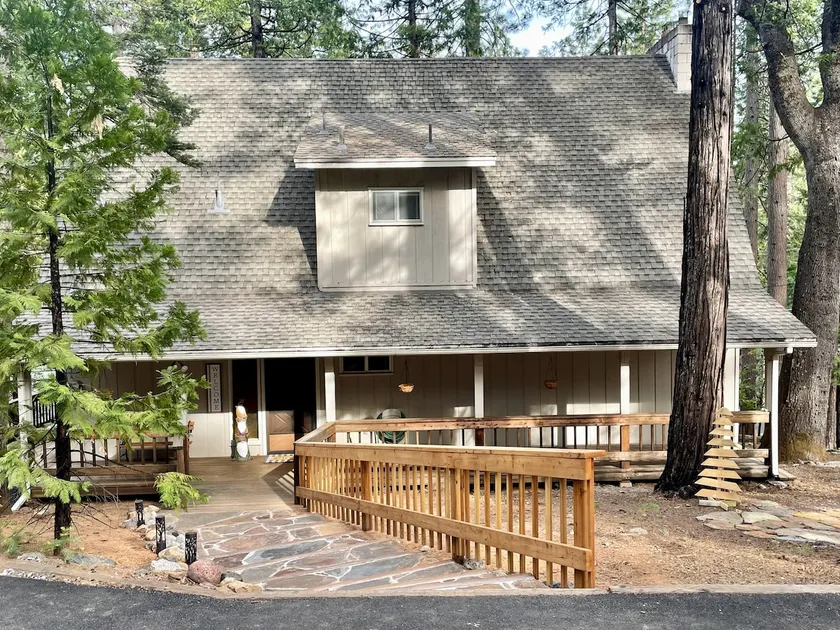 Bright, Cheerful Cabin in Blue Lake Springs - Image 1