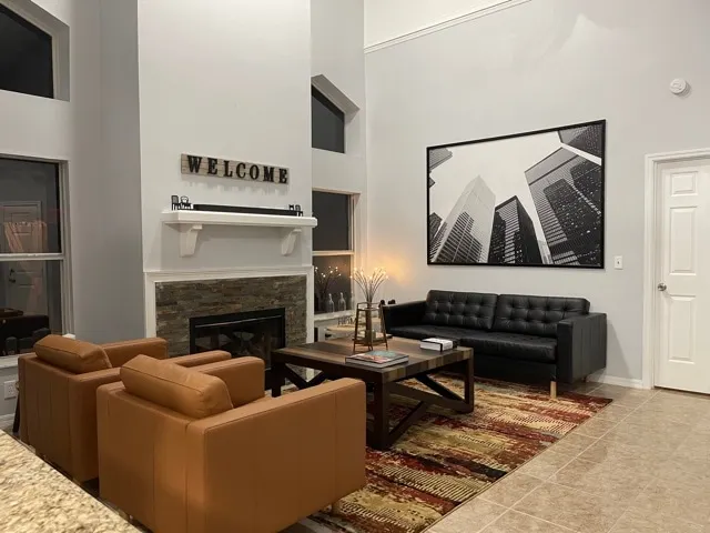 Fully renovated 5 bedroom with king size bed - Image 1