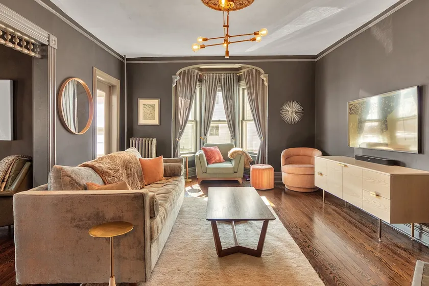 Elegant Greenport Victorian-Winter Harbor House- - Image 1