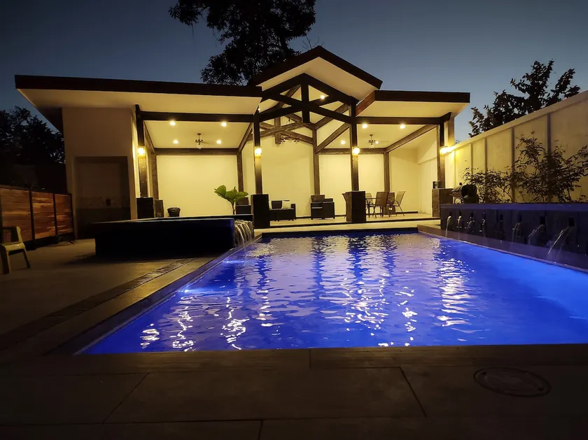 #2 New & clean 2 bed suite with shared pool - Image 1
