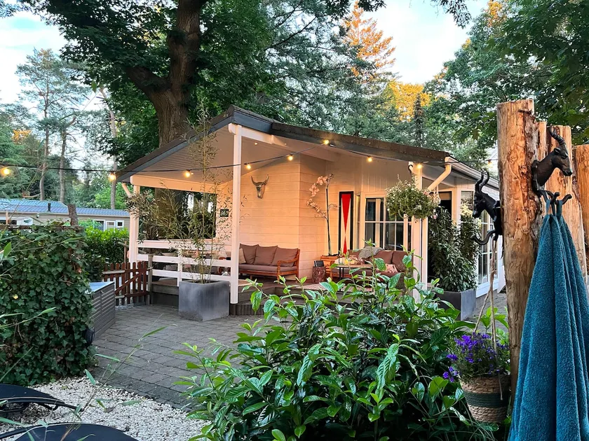 Het use nest with private hot tub & sauna - Image 1