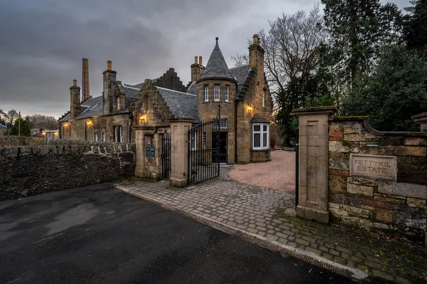 Victorian retreat within a private estate - Image 1