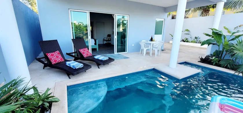 Beach Vacation Home, Filtered Pool and Waterfall - Image 1