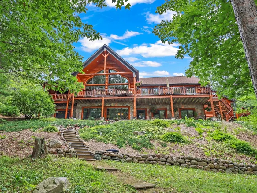 Lakefront Chalet w/Pontoon - Image 1