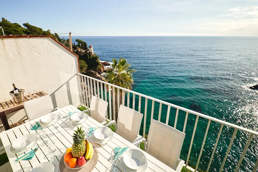 LUXURY VILLA WITH IMPRESSIVE SEA VIEWS, PRIVATE BEACH, 5 MIN FROM THE CENTER - Image 1