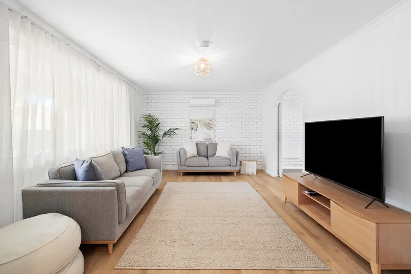 The Arches ~ Style, location and spacious living! - Image 1