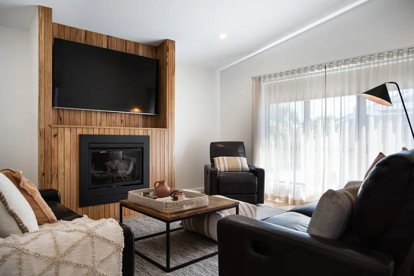 Luxury 2 bedroom house walk distance to town - Image 1