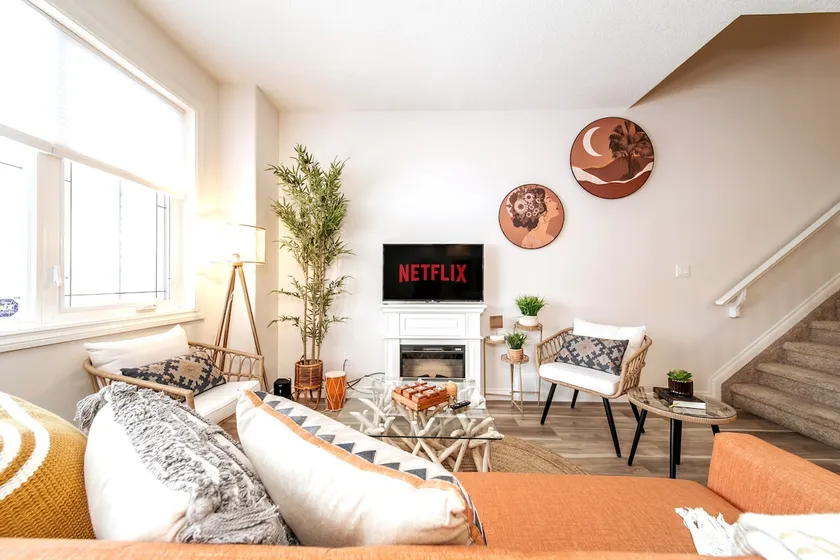 Bali Escape🌴King Bed☆Jetted Tub☆Fireplace🔥Garage - Image 1