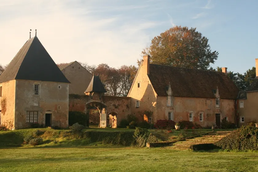 Château de Bellefille Hospitality - Image 1