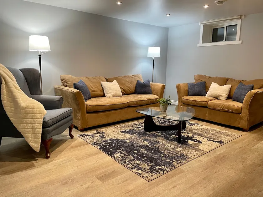 Fresh & Cozy 2-Bedroom Suite - Image 1