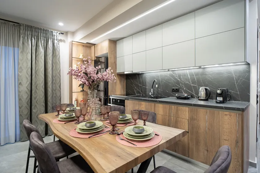 Noe - Loukas Properties Suites 6 - Image 1