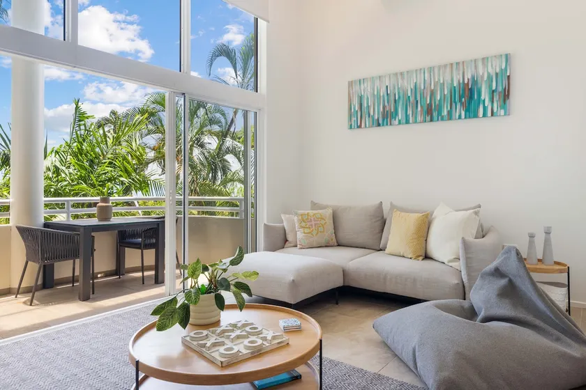 Tranquil penthouse w rooftop deck near beach - Image 1