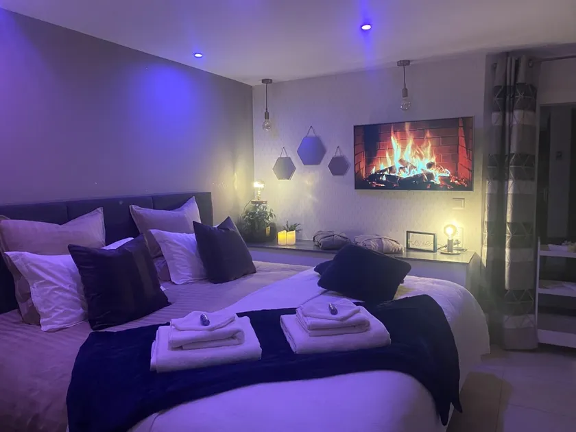 Romantic Getaway in Séguret with Hot Tub and Pool - Image 1