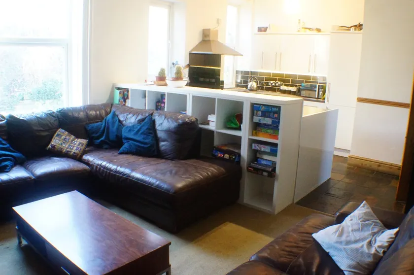 Light spacious, 4 bed victorian townhouse. Patio. - Image 1