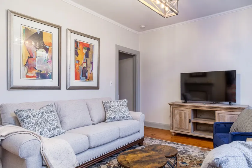 Lovely 2 BR apt, free parking, downtown Lewisburg - Image 1