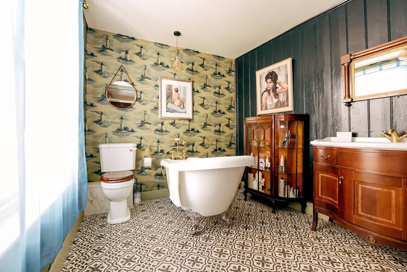 Apartment - Canal View - Private Bathroom - Image 1