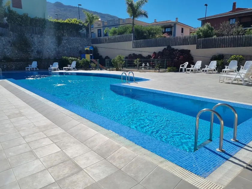 Great townhouse, community pool - Image 1