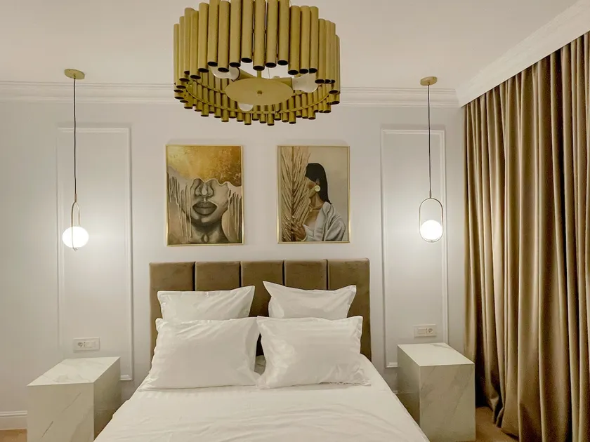 Selling Sunset Apartments - Image 1