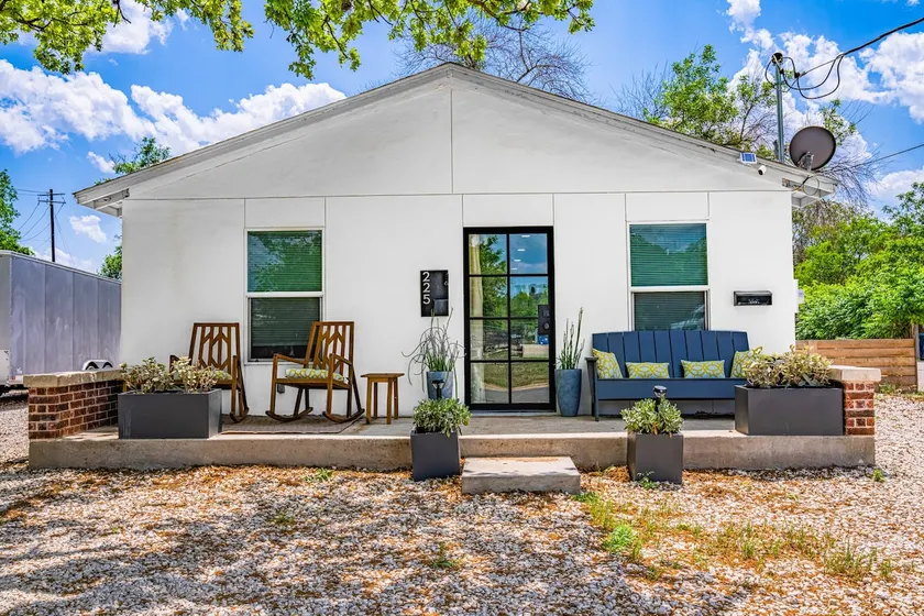 Kerrville Bubbles Bungalow - Image 1