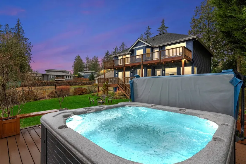 Puget Sound Retreat - 4 Bedroom Home w/ Hot Tub - Image 1