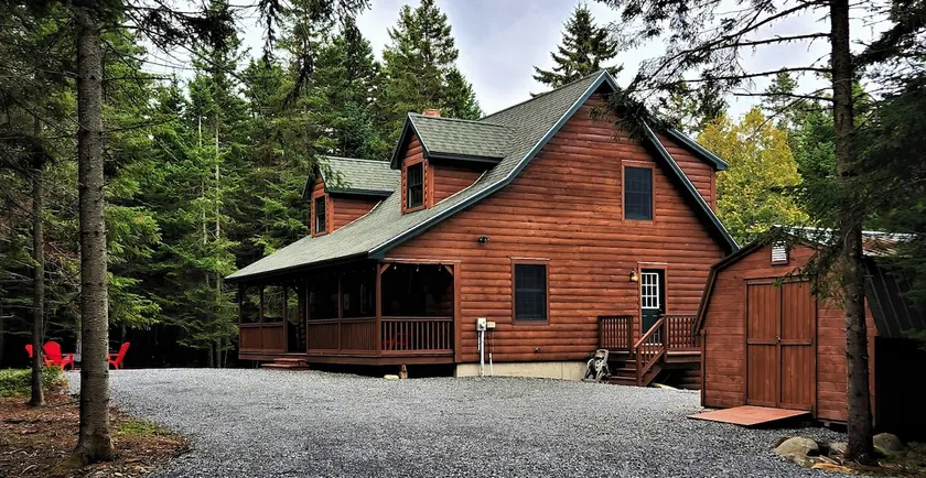 Evergreen Lodge - Rangeley cabin with 3 bedrooms and loft in prime location. - Image 1