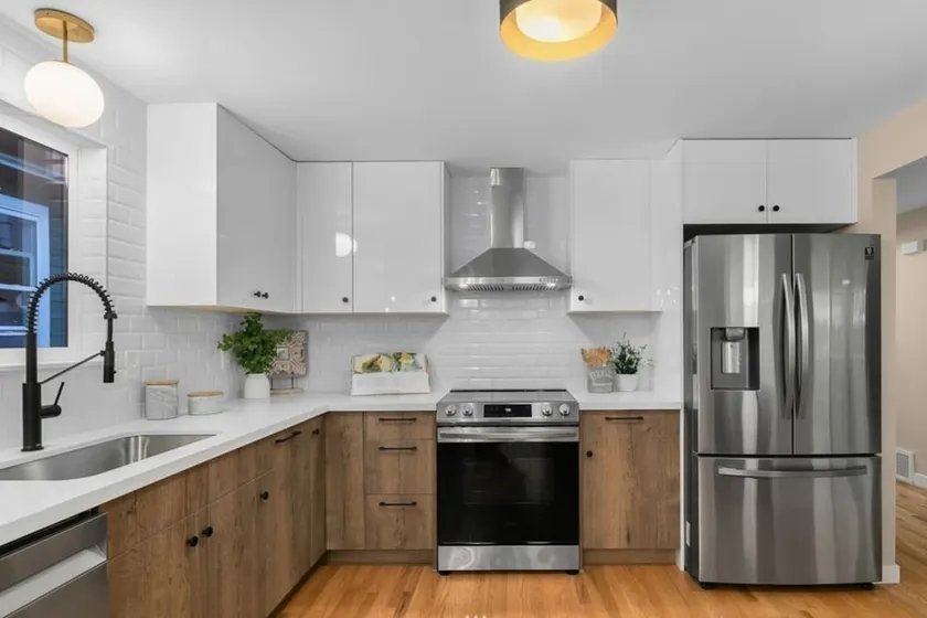 5BR Modern & Spacious w/ AC | Central + Transit - Image 1