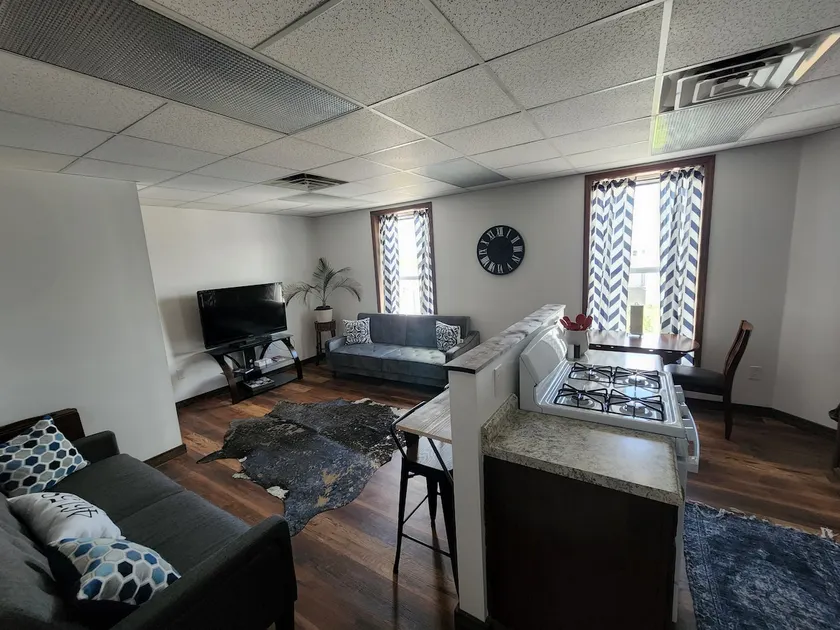 2 bed 2 bath upstairs unit Downtown Mooresville - Image 1
