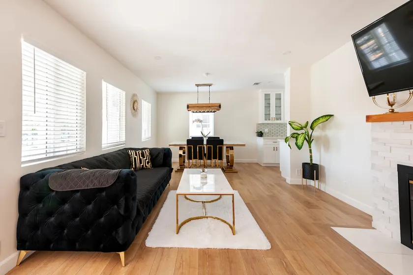 Cheerful 3 Br house walking distance from NoHoWest - Image 1