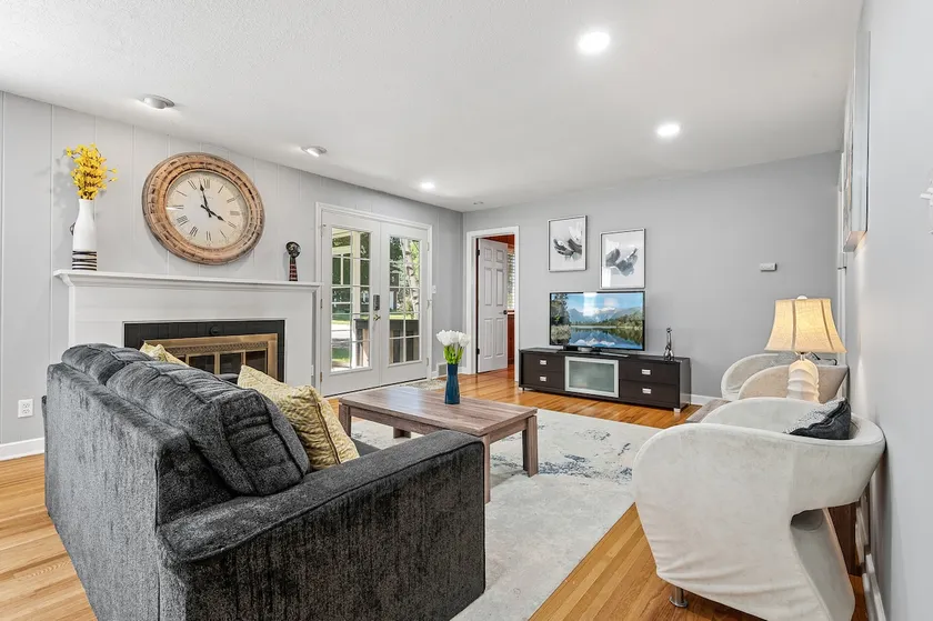 1419-Walk to Mayo St Mary-Ritabnb Cheerful 5br+6baths,1 min walk to St.Marys - Image 1