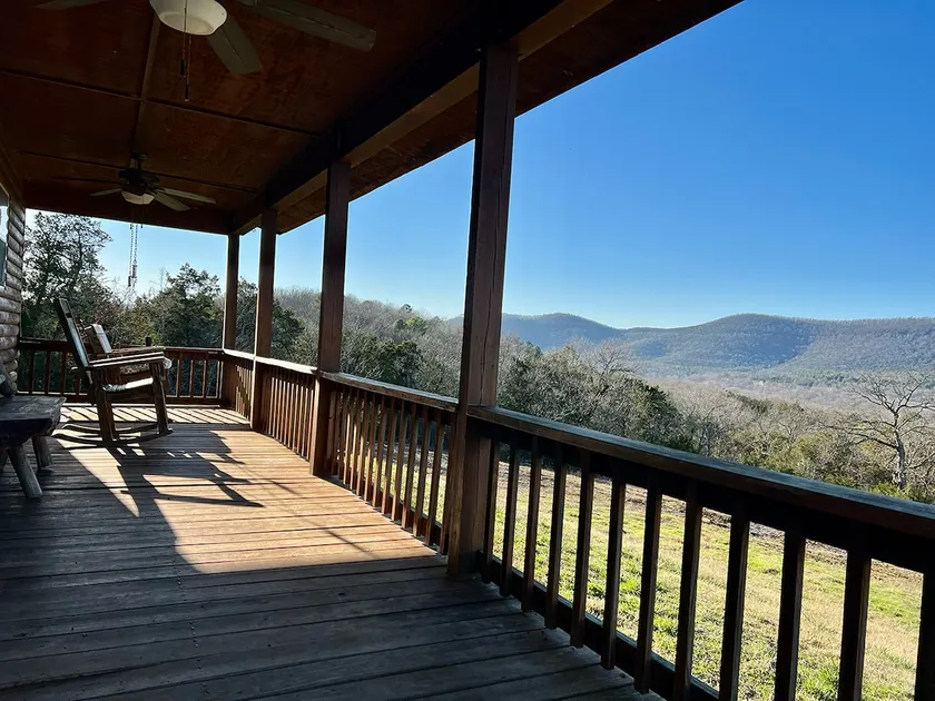 Quiet 2-bedroom Cabin Nestled in the Ozarks - Image 1