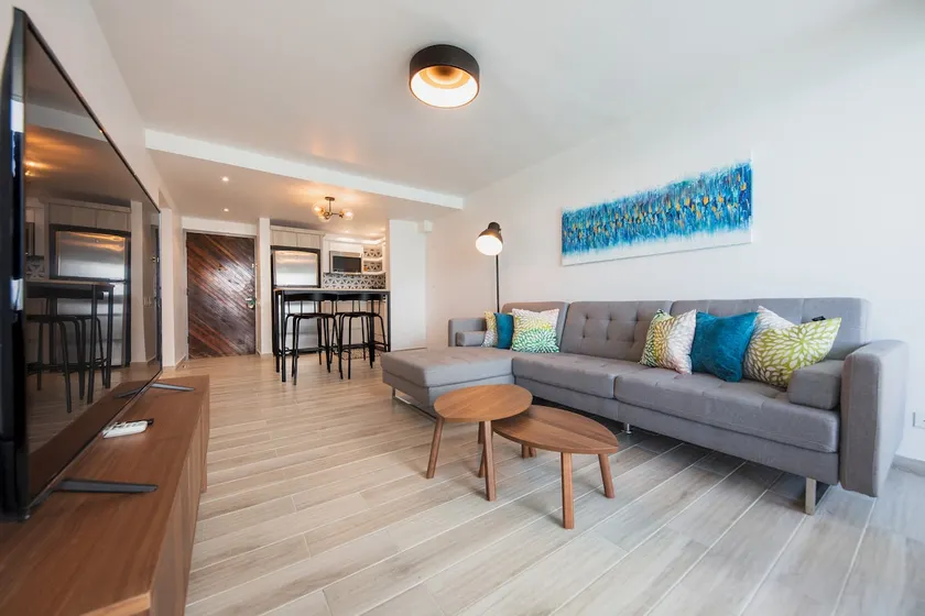 Lux Ocean Front 14th Floor 1BR ON BEACH w/Parking - Image 1