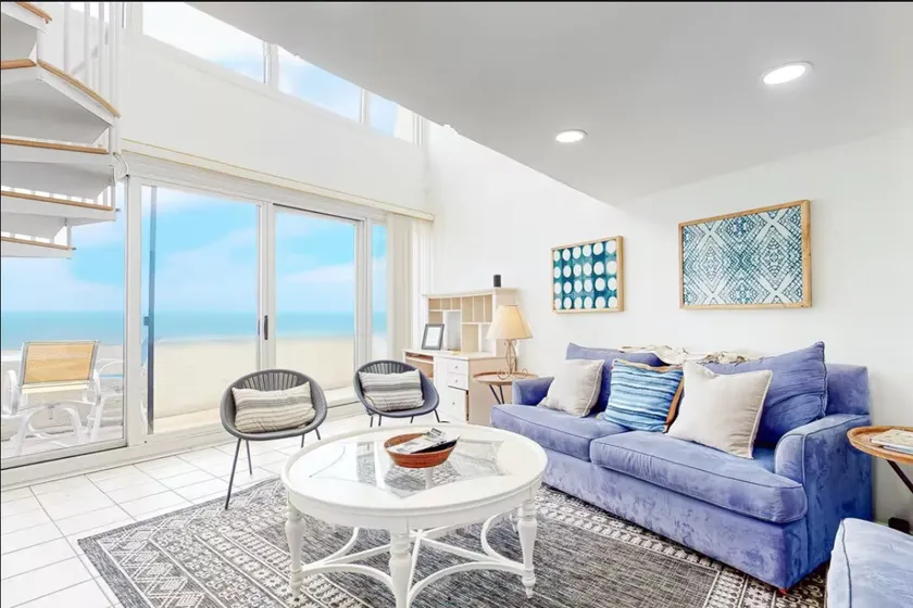 ⭐️Gorgeous  2 Story Oceanfront Penthouse Heated Pool Sauna⭐️ - Image 1