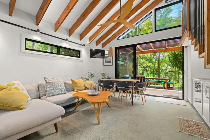 Pearl Beach Loft 150m to beach - Image 1